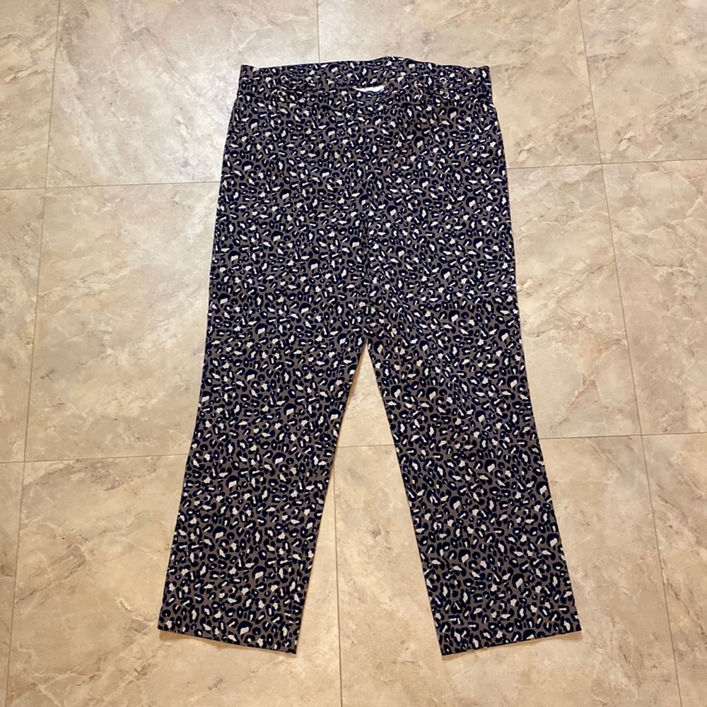 Rafaella Gray Leopard Print Capris